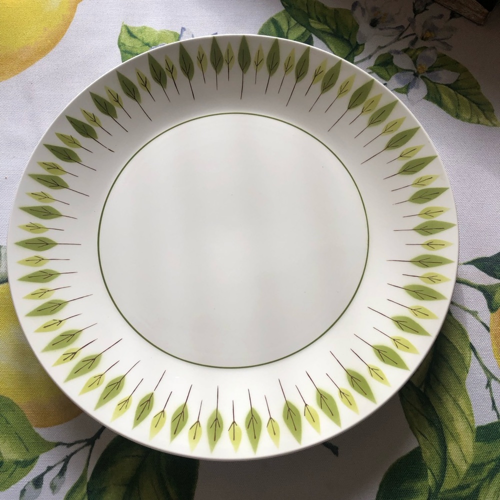 Mikasa White 12 inch chop Plate with Green Leaf Border pattern Verde